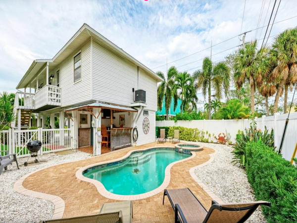 Holmes Beach Vacation Rental with Heated Pool & Spa – Steps to Gulf